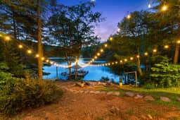 Lakeshore Lodge - Image 2