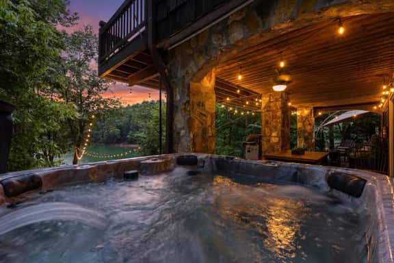 Lakeshore Lodge - Image 1