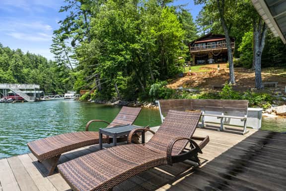 Lakeshore Lodge - Image 3